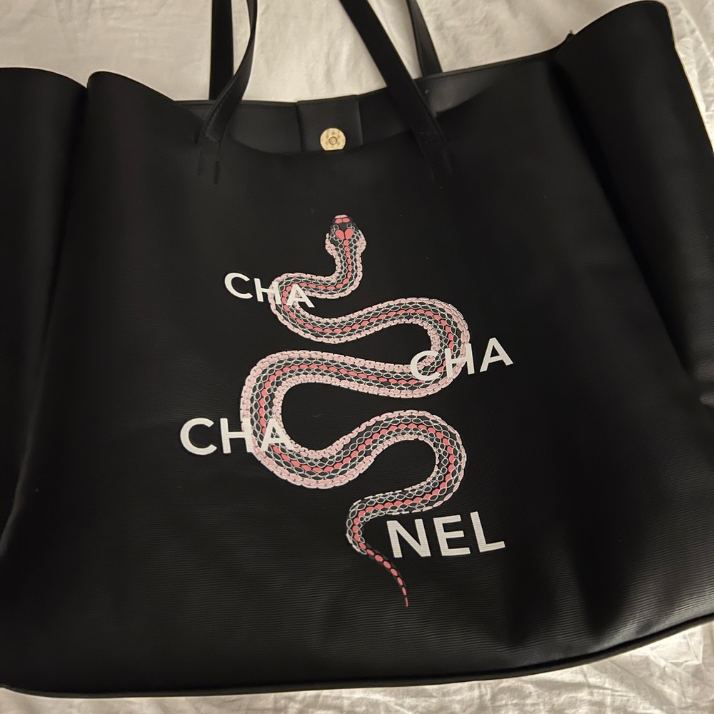 Fashion faux leather bag, thick high quality material.